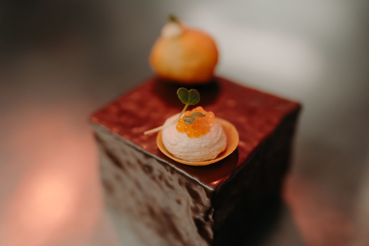 en cuisine dans le restaurant haut linage à penmarch